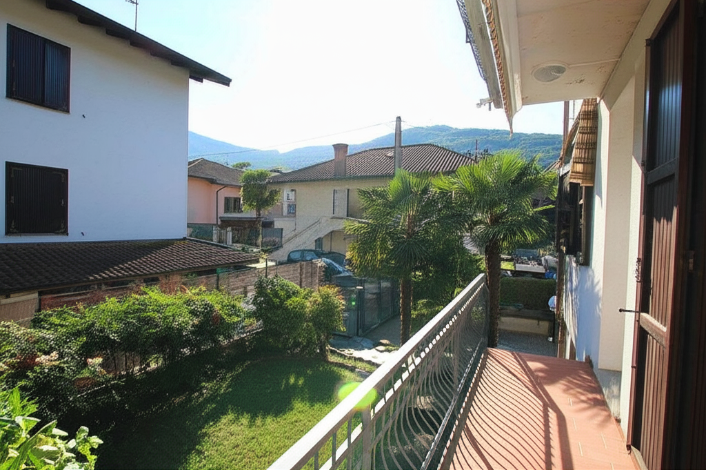 Giardino privato 220 mq con vegetazione