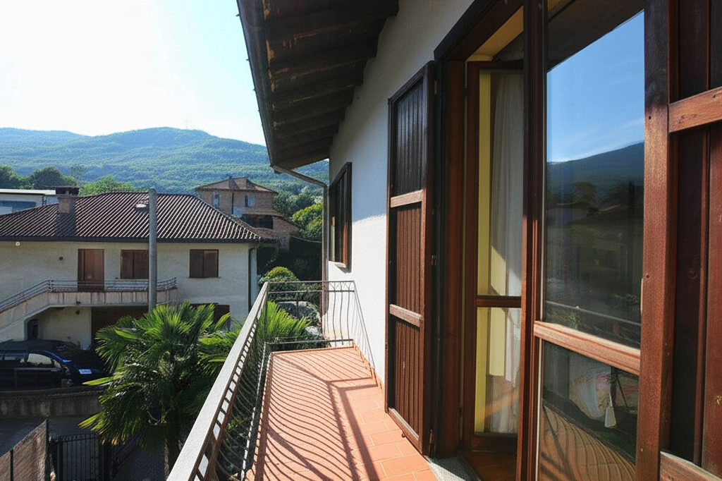 Panorama montagne lombarde dal giardino